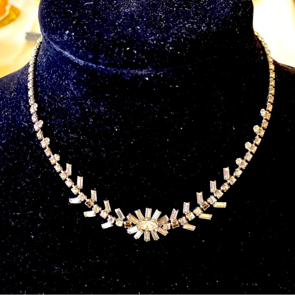 Beautiful design Vintage crystal necklace.